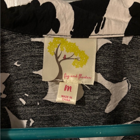 Fig and Flower Black and White Patterned Top - Picture 6 of 8